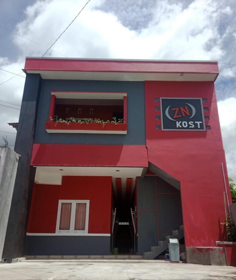 Hostel Reddoorz Near Terminal Mendolo Wonosobo Exterior foto